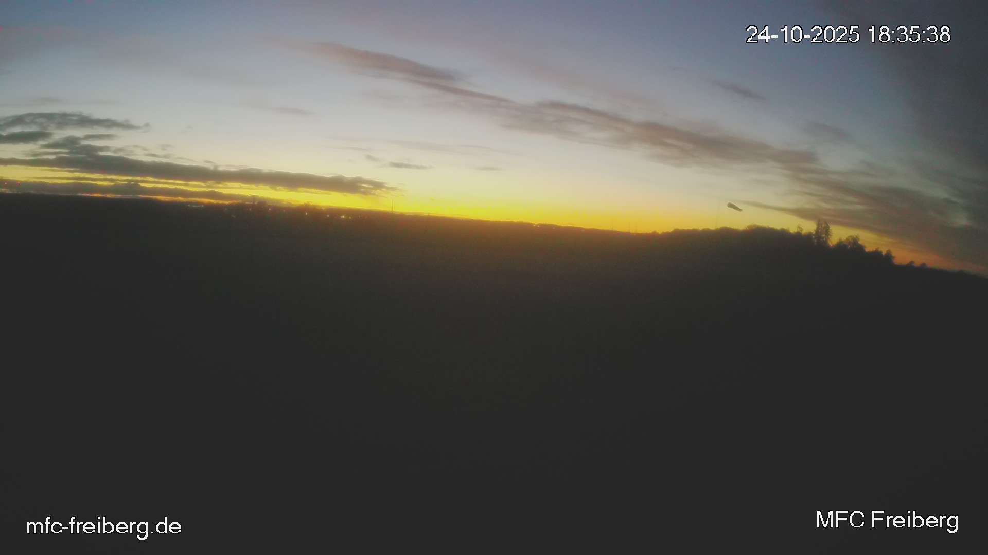 MFC Freiberg Flugplatz Webcam mfc-freiberg-flugplatz-webcam-2025-10-24-18-36.jpg Webcam vom Flugplatz Weissenborn Modellflugsportverein Freiberg