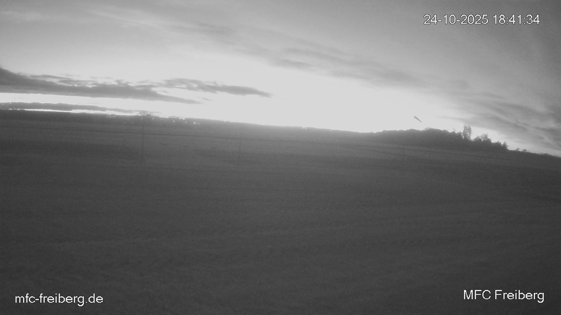MFC Freiberg Flugplatz Webcam mfc-freiberg-flugplatz-webcam-2025-10-24-18-42.jpg Webcam vom Flugplatz Weissenborn Modellflugsportverein Freiberg