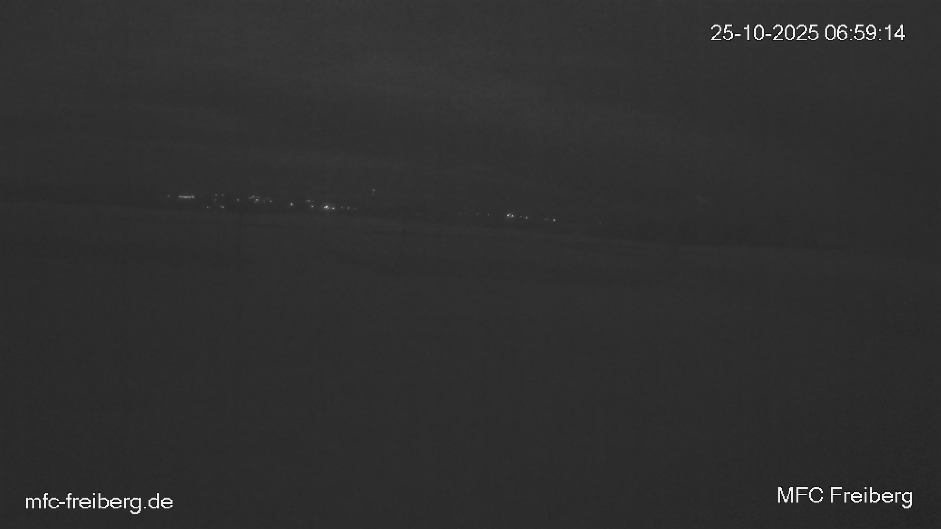 MFC Freiberg Flugplatz Webcam mfc-freiberg-flugplatz-webcam-2025-10-25-07-00.jpg Webcam vom Flugplatz Weissenborn Modellflugsportverein Freiberg