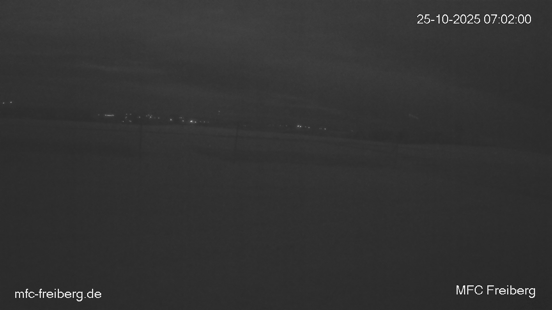 MFC Freiberg Flugplatz Webcam mfc-freiberg-flugplatz-webcam-2025-10-25-07-03.jpg Webcam vom Flugplatz Weissenborn Modellflugsportverein Freiberg
