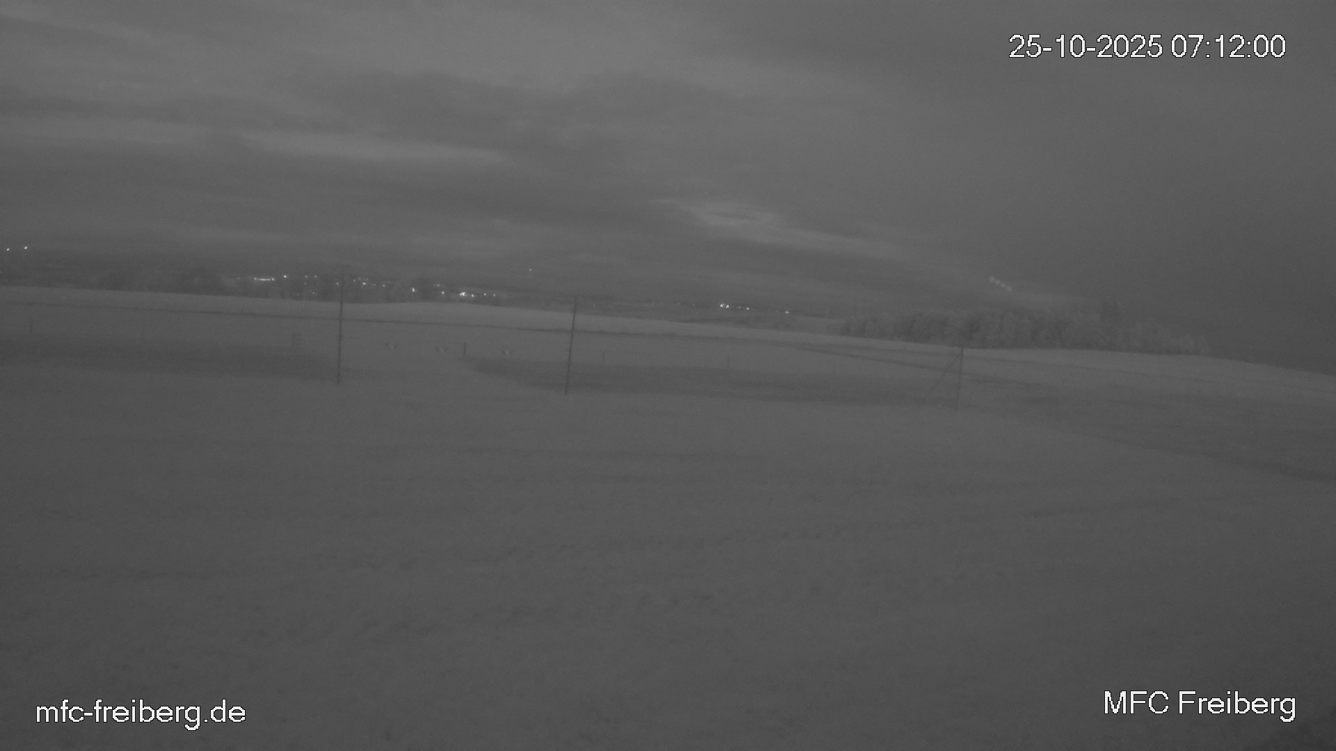 MFC Freiberg Flugplatz Webcam mfc-freiberg-flugplatz-webcam-2025-10-25-07-15.jpg Webcam vom Flugplatz Weissenborn Modellflugsportverein Freiberg