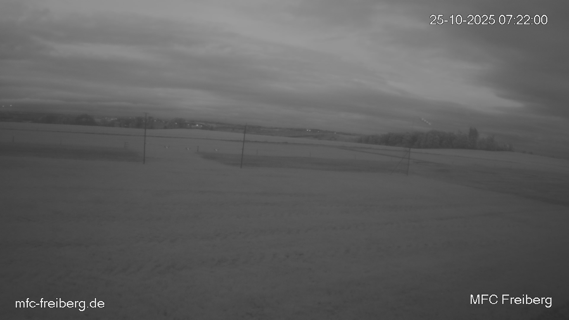 MFC Freiberg Flugplatz Webcam mfc-freiberg-flugplatz-webcam-2025-10-25-07-24.jpg Webcam vom Flugplatz Weissenborn Modellflugsportverein Freiberg
