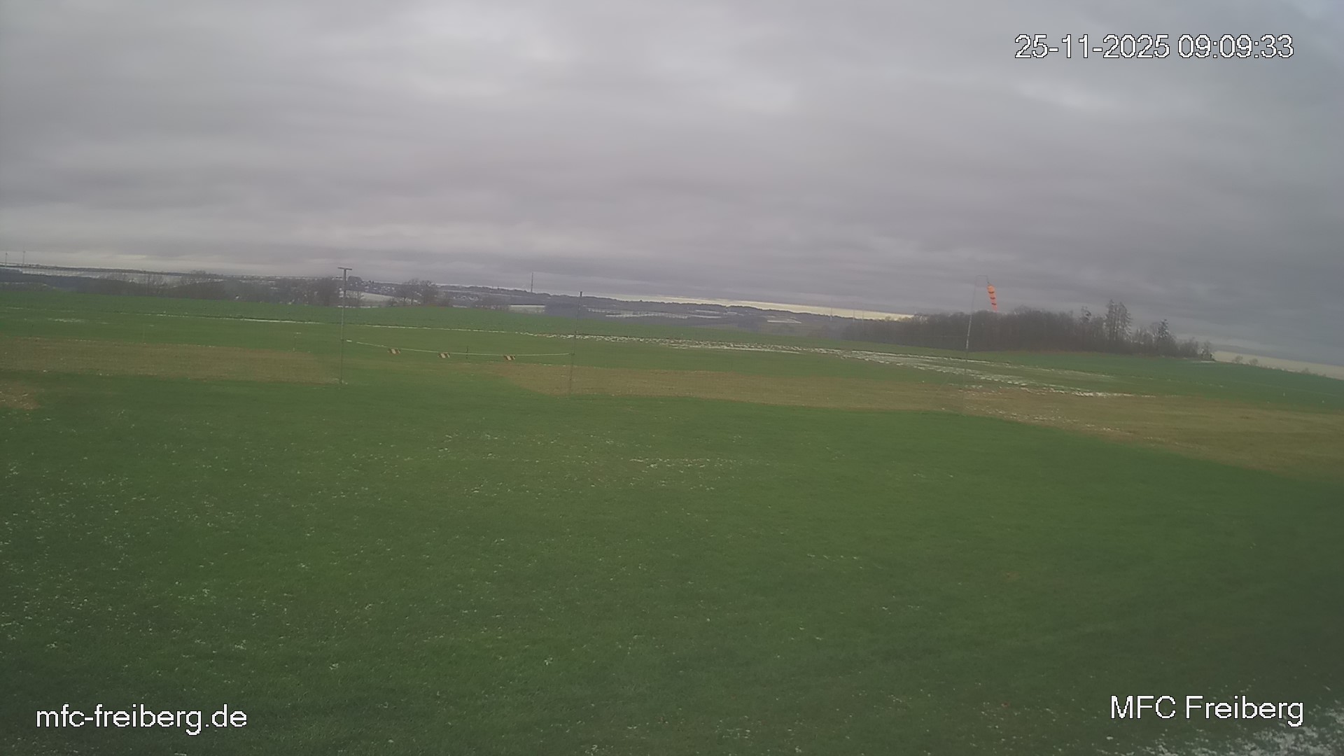 MFC Freiberg Flugplatz Webcam mfc-freiberg-flugplatz-webcam-2025-11-25-09-12.jpg Webcam vom Flugplatz Weissenborn Modellflugsportverein Freiberg