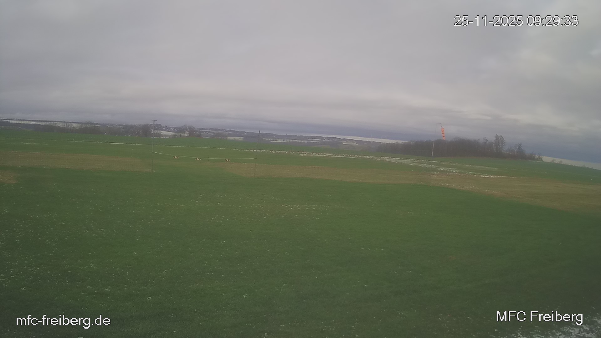 MFC Freiberg Flugplatz Webcam mfc-freiberg-flugplatz-webcam-2025-11-25-09-30.jpg Webcam vom Flugplatz Weissenborn Modellflugsportverein Freiberg