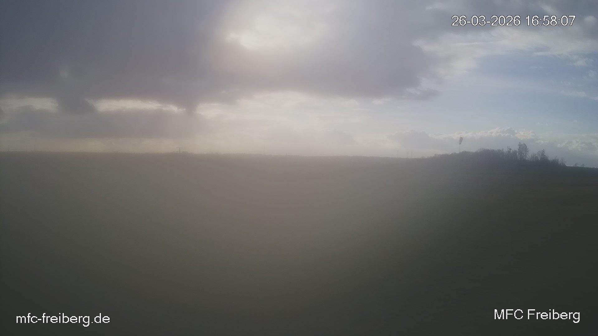 MFC Freiberg Flugplatz Webcam mfc-freiberg-flugplatz-webcam-2026-03-26-17-00.jpg Webcam vom Flugplatz Weissenborn Modellflugsportverein Freiberg