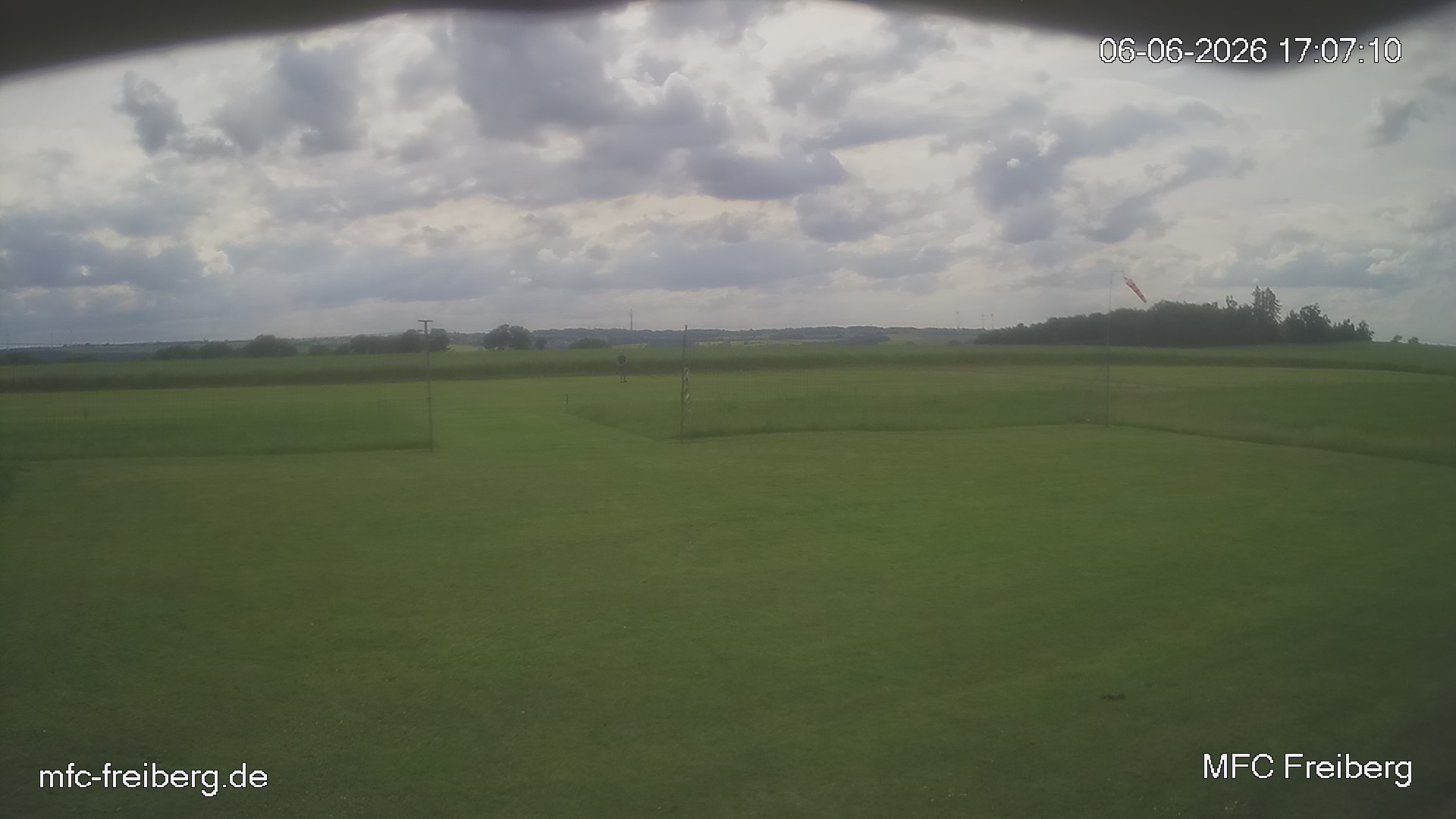 MFC Freiberg Flugplatz Webcam mfc-freiberg-flugplatz-webcam-2026-06-06-17-09.jpg Webcam vom Flugplatz Weissenborn Modellflugsportverein Freiberg