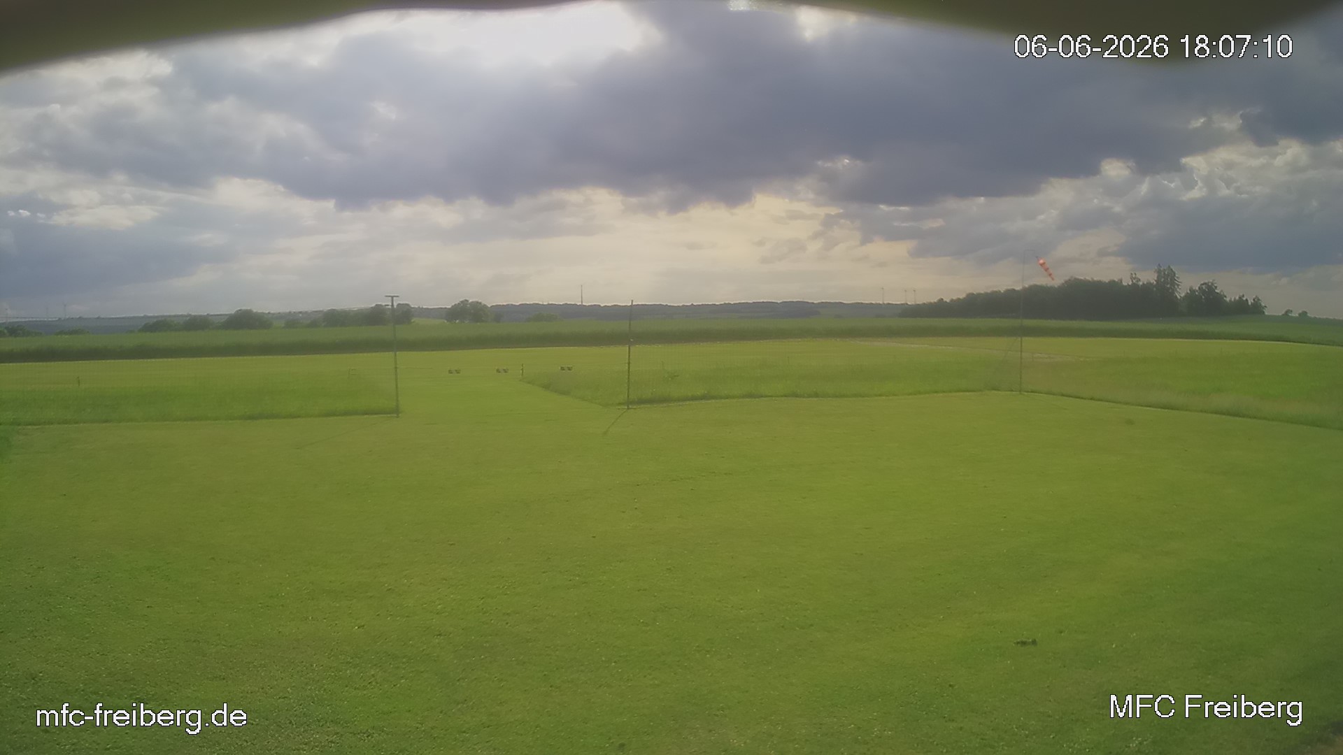MFC Freiberg Flugplatz Webcam mfc-freiberg-flugplatz-webcam-2026-06-06-18-09.jpg Webcam vom Flugplatz Weissenborn Modellflugsportverein Freiberg