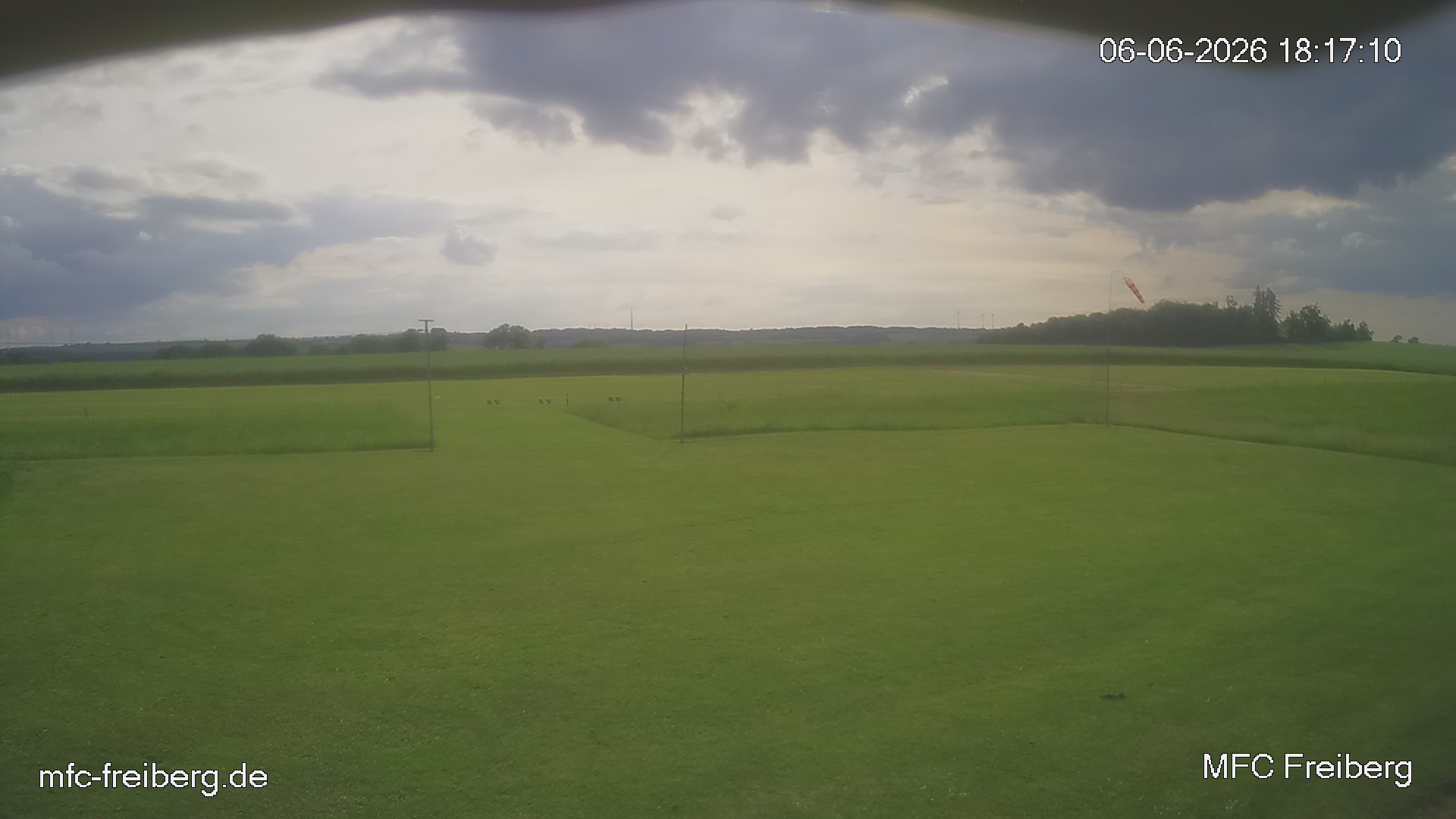 MFC Freiberg Flugplatz Webcam mfc-freiberg-flugplatz-webcam-2026-06-06-18-18.jpg Webcam vom Flugplatz Weissenborn Modellflugsportverein Freiberg