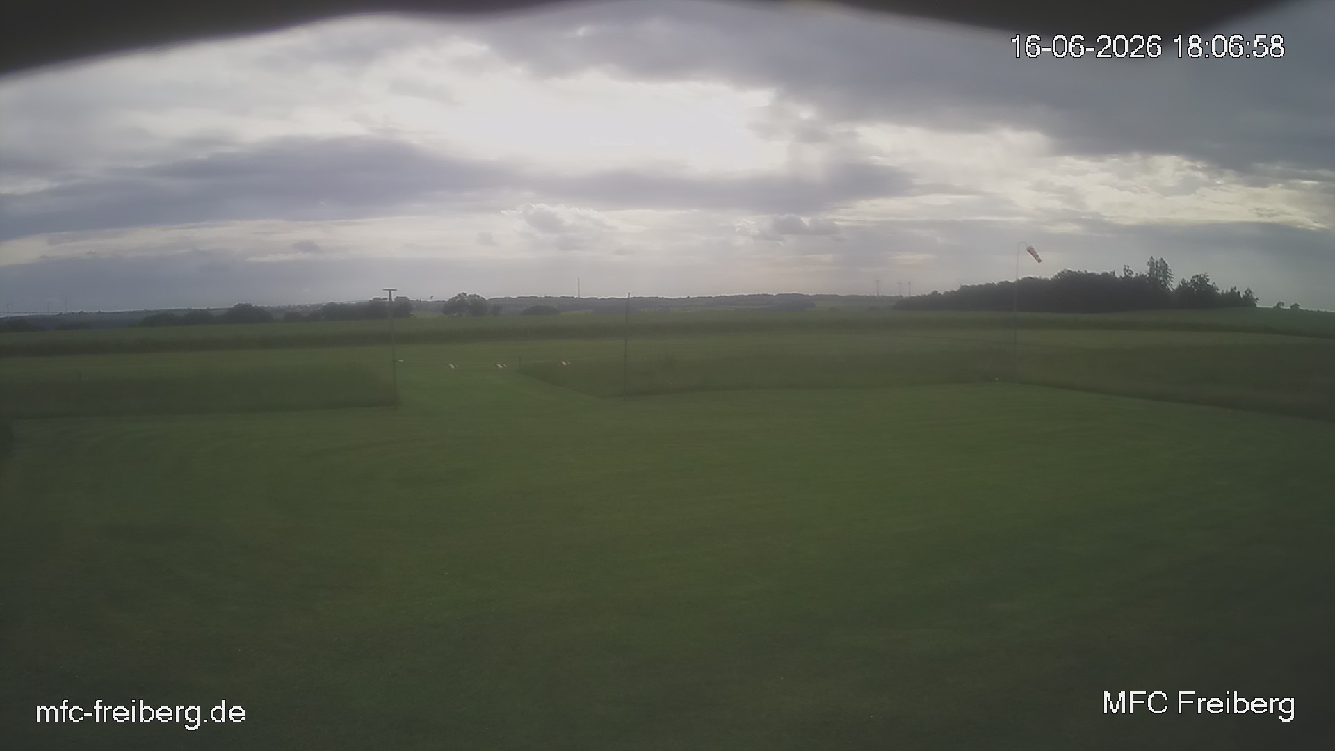 MFC Freiberg Flugplatz Webcam mfc-freiberg-flugplatz-webcam-2026-06-16-18-09.jpg Webcam vom Flugplatz Weissenborn Modellflugsportverein Freiberg