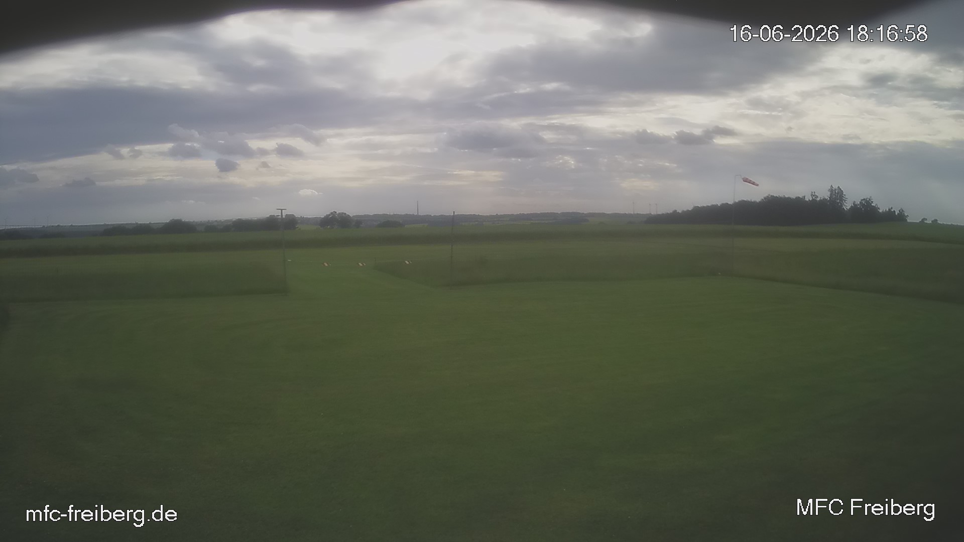 MFC Freiberg Flugplatz Webcam mfc-freiberg-flugplatz-webcam-2026-06-16-18-18.jpg Webcam vom Flugplatz Weissenborn Modellflugsportverein Freiberg