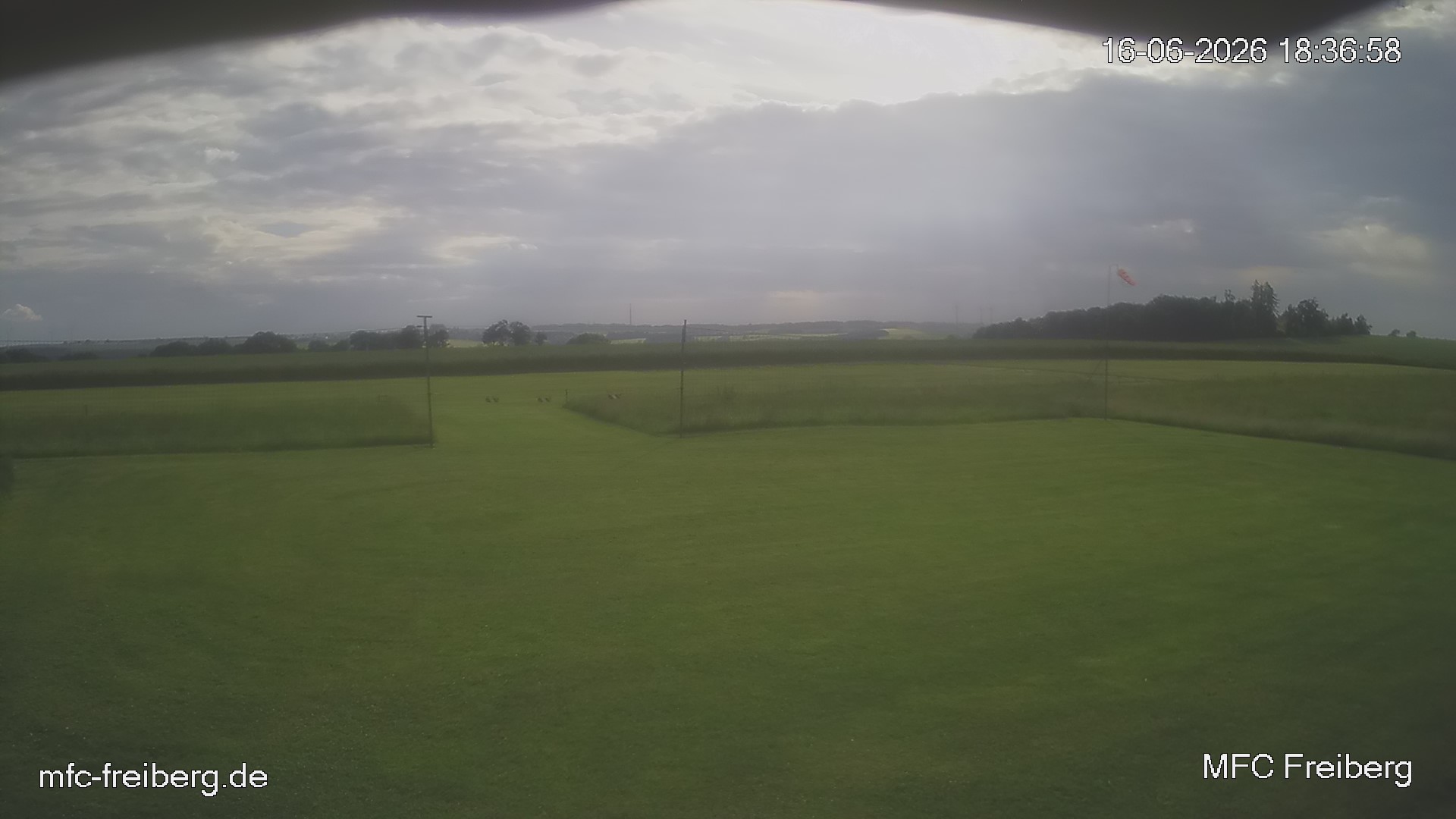 MFC Freiberg Flugplatz Webcam mfc-freiberg-flugplatz-webcam-2026-06-16-18-39.jpg Webcam vom Flugplatz Weissenborn Modellflugsportverein Freiberg
