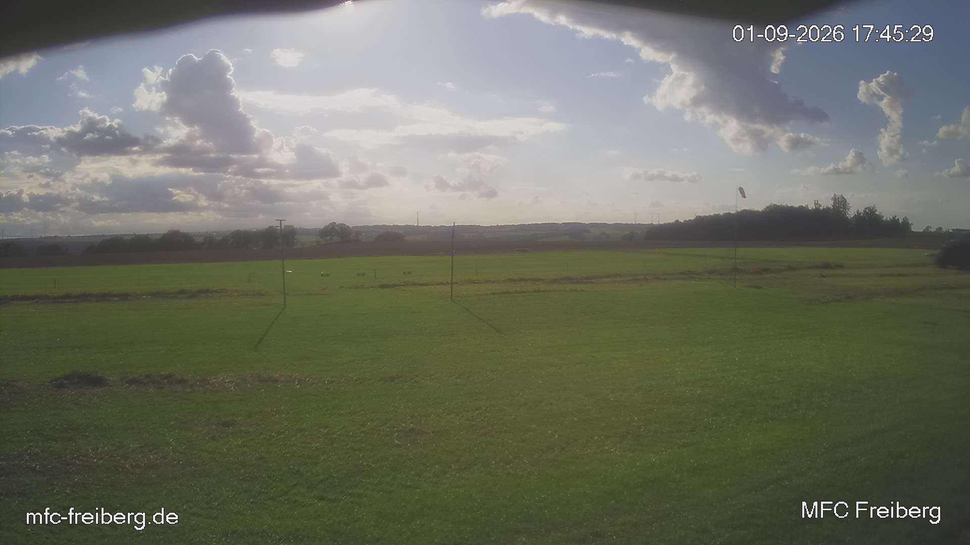 MFC Freiberg Flugplatz Webcam mfc-freiberg-flugplatz-webcam-2026-09-01-17-48.jpg Webcam vom Flugplatz Weissenborn Modellflugsportverein Freiberg