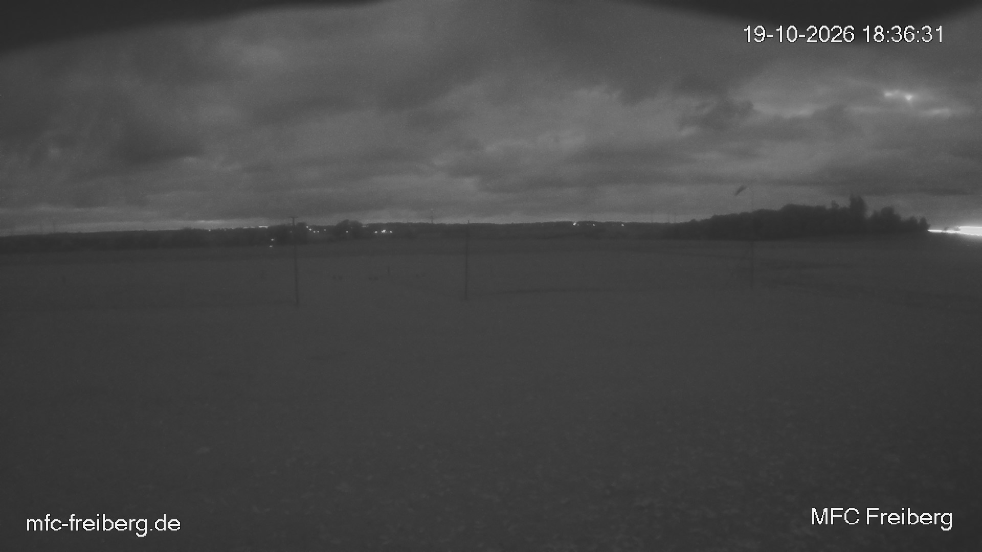 MFC Freiberg Flugplatz Webcam mfc-freiberg-flugplatz-webcam-2026-10-19-18-39.jpg Webcam vom Flugplatz Weissenborn Modellflugsportverein Freiberg