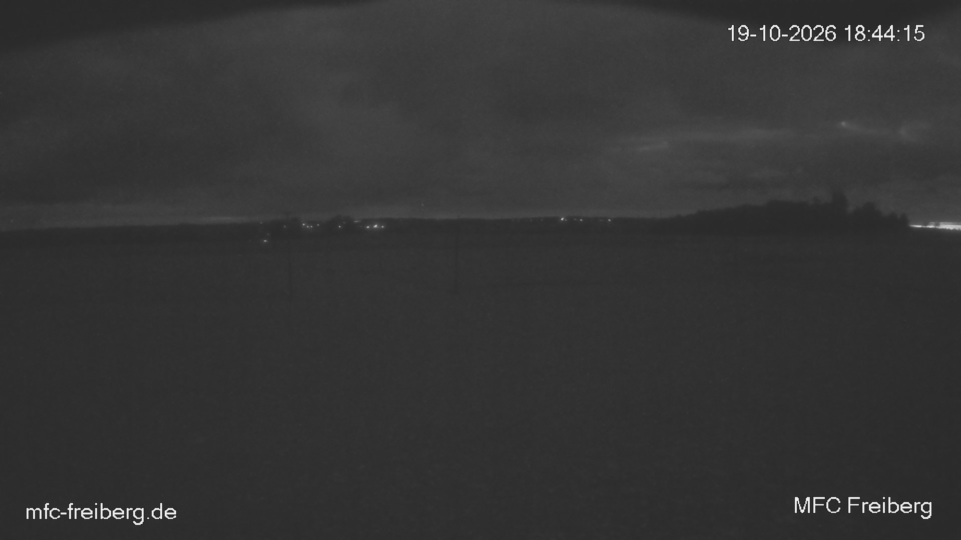 MFC Freiberg Flugplatz Webcam mfc-freiberg-flugplatz-webcam-2026-10-19-18-45.jpg Webcam vom Flugplatz Weissenborn Modellflugsportverein Freiberg