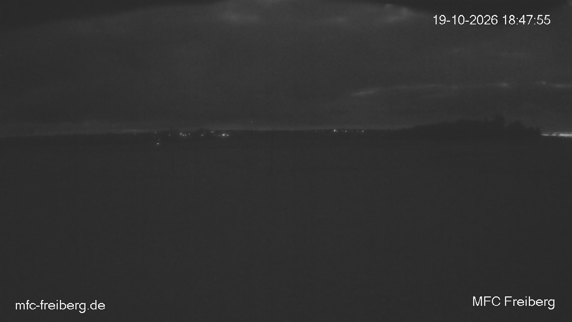 MFC Freiberg Flugplatz Webcam mfc-freiberg-flugplatz-webcam-2026-10-19-18-48.jpg Webcam vom Flugplatz Weissenborn Modellflugsportverein Freiberg